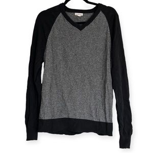 Merona gray and black striped v-neck raglan sweater size small